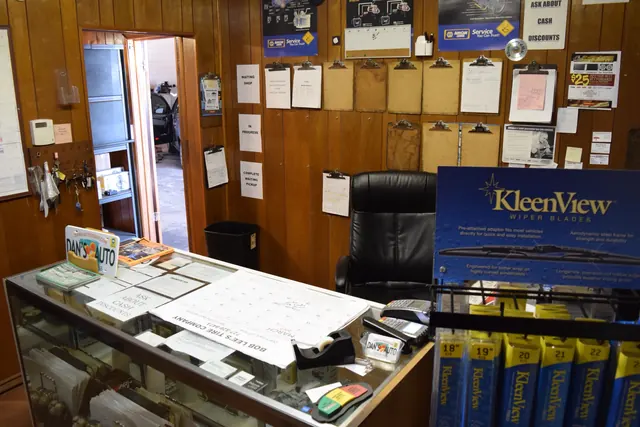 The front counter and office at Dan's Auto